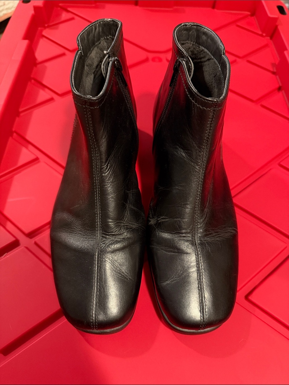 AEROSOLES Black Leather Ankle Booties with Side Zip